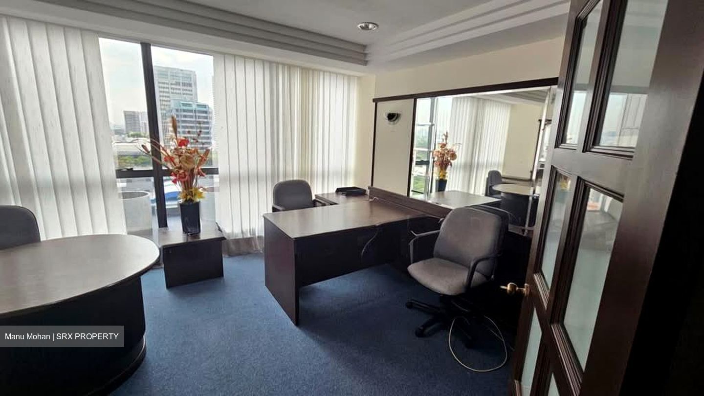 High Street Centre (D6), Office #604757021